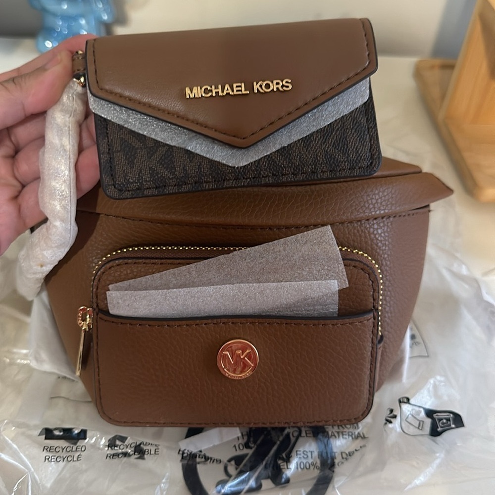 Michael Kors sling pack